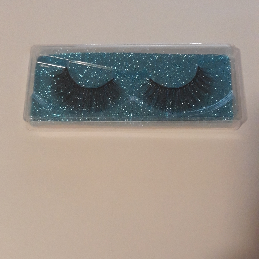 Eyelashes - Picture 2 of 7